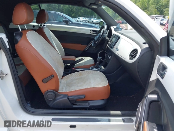 2015 Volkswagen Beetle Classic с VIN 3VW517AT4FM809038, выставлен на аукционе IAAI как лот 42621859 с пробегом 106 118 миль миль и . История ставок и продаж доступна на DreamBid. Изображение 5.