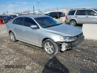 2013 Volkswagen Jetta TDI w/Premium с VIN 3VWLL7AJ0DM284816, выставлен на аукционе IAAI как лот 41869001 с пробегом 154 698 миль миль и . История ставок и продаж доступна на DreamBid. Изображение 1.
