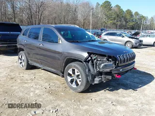 2017 Jeep Cherokee Trailhawk z VIN 1C4PJMBSXHW558190, wystawiony jako IAAI lot #41485825 z przebiegiem 75 212 mil mil oraz . Historia ofert i sprzedaży dostępna na DreamBid. Obrazek 1.