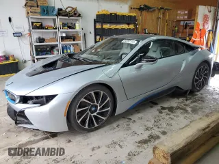 2014 BMW i8 with VIN WBY2Z2C5XEVX64089, listed as a Copart auction lot 84262194 with 30,233 mi miles and Salvage Title. Bid and sale history available at carsss.com. Image 1.
