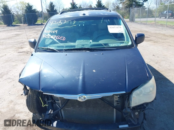 2008 Chrysler Town & Country Touring with VIN 2A8HR54P68R787835, listed as a IAAI auction lot 42057078 with Not Provided miles and . Bid and sale history available at carsss.com. Image 12.