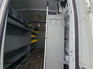 2023 Ford Transit Cargo с VIN 1FTBR2X82PKA60186, выставлен на аукционе IAAI как лот 42573161 с пробегом 47 202 миль миль и . История ставок и продаж доступна на DreamBid. Изображение 27.