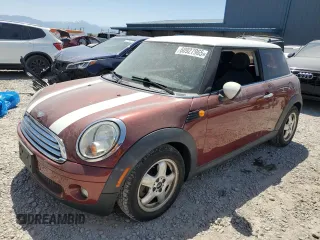 2009 MINI Hardtop z VIN WMWMF33509TW70102, wystawiony jako Copart lot #60927965 z przebiegiem 100 766 mil mil oraz Czysty tytuł • Clean title. Historia ofert i sprzedaży dostępna na DreamBid. Obrazek 1.