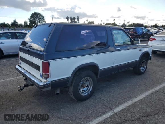1989 Chevrolet Blazer z VIN 1GNCS18Z8K8149381, wystawiony jako Copart lot #41138414 z przebiegiem 61 828 mil mil oraz Szkoda całkowita • Salvage title. Historia ofert i sprzedaży dostępna na DreamBid. Obrazek 3.