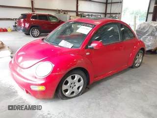 2003 Volkswagen Beetle GLS z VIN 3VWCK21C93M421676, wystawiony jako IAAI lot #42212863 z przebiegiem 115 134 mil mil oraz . Historia ofert i sprzedaży dostępna na DreamBid. Obrazek 2.