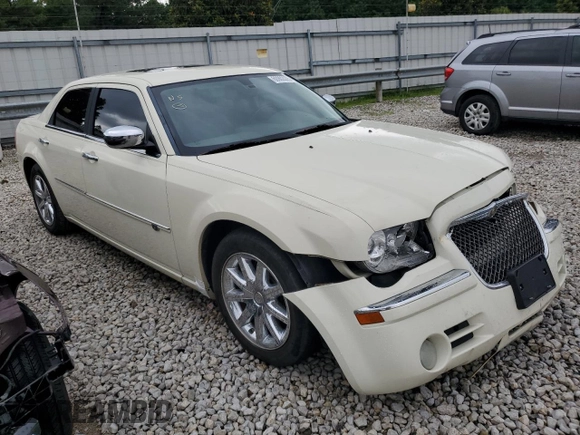 2009 Chrysler 300 C Hemi z VIN 2C3KA63TX9H619703, wystawiony jako Copart lot #60902075 z przebiegiem 140 003 mil mil oraz Szkoda całkowita • Salvage title. Historia ofert i sprzedaży dostępna na DreamBid. Obrazek 4.