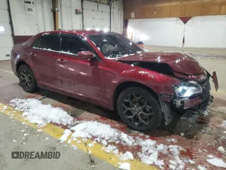 2019 Chrysler 300 S z VIN 2C3CCAGG1KH632103, wystawiony jako Copart lot #44541055 z przebiegiem 113 501 mil mil oraz Szkoda całkowita • Salvage title. Historia ofert i sprzedaży dostępna na DreamBid. Obrazek 4.