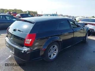 2005 Dodge Magnum SE z VIN 2D8FV48T05H516283, wystawiony jako IAAI lot #40663902 z przebiegiem 177 973 mil mil oraz . Historia ofert i sprzedaży dostępna na DreamBid. Obrazek 4.