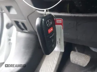 2024 Toyota Highlander XLE z VIN 5TDAAAA57RS001044, wystawiony jako IAAI lot #41132787 z przebiegiem 18 654 mil mil oraz . Historia ofert i sprzedaży dostępna na DreamBid. Obrazek 11.