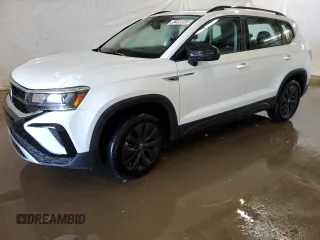 2022 Volkswagen Taos S z VIN 3VVCX7B22NM065468, wystawiony jako Copart lot #52999845 z przebiegiem 61 112 mil mil oraz Szkody całkowita. Historia ofert i sprzedaży dostępna na DreamBid. Obrazek 1.