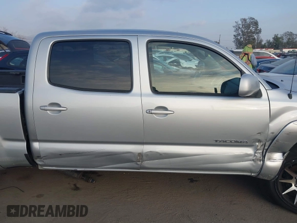 2006 Toyota Tacoma z VIN 3TMMU52N56M003428, wystawiony jako IAAI lot #41473266 z przebiegiem 227 547 mil mil oraz . Historia ofert i sprzedaży dostępna na DreamBid. Obrazek 13.