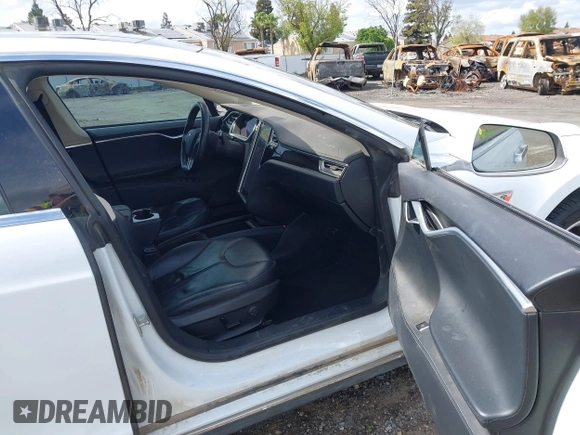 2013 Tesla Model S с VIN 5YJSA1CN0DFP31750, выставлен на аукционе IAAI как лот 41911343 с пробегом 209 664 миль миль и . История ставок и продаж доступна на DreamBid. Изображение 5.