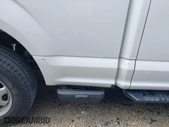 2018 Ford F-150 XL z VIN 1FTFX1E59JKE52129, wystawiony jako IAAI lot #42233231 z przebiegiem 97 262 mil mil oraz . Historia ofert i sprzedaży dostępna na DreamBid. Obrazek 22.