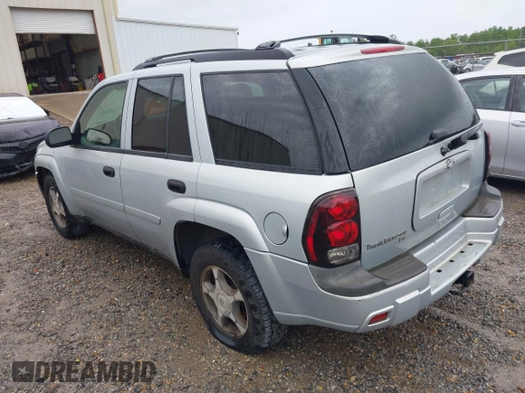 2007 Chevrolet TrailBlazer LS with VIN 1GNDS13S272136506, listed as a IAAI auction lot 42203854 with 362,565 mi miles and . Bid and sale history available at DreamBid. Image 3.