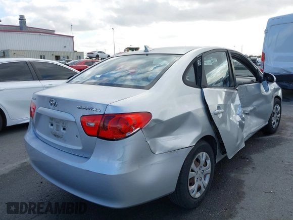 2009 Hyundai Elantra SE z VIN KMHDU46D89U711633, wystawiony jako IAAI lot #42239722 z przebiegiem 156 270 mil mil oraz . Historia ofert i sprzedaży dostępna na DreamBid. Obrazek 4.