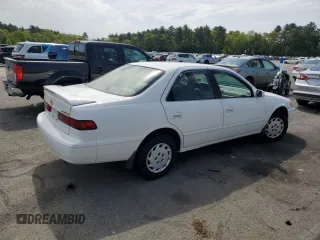1997 Toyota Camry LE z VIN 4T1BG22KXVU163880, wystawiony jako Copart lot #56741295 z przebiegiem 132 863 mil mil oraz Szkody całkowita. Historia ofert i sprzedaży dostępna na DreamBid. Obrazek 3.