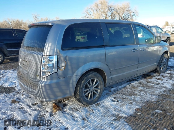 2016 Dodge Grand Caravan SE with VIN 2C4RDGBG3GR367182, listed as a IAAI auction lot 40988072 with 157,338 mi miles and . Bid and sale history available at DreamBid. Image 4.