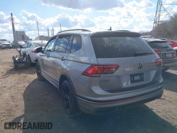 2024 Volkswagen Tiguan SE R-Line Black с VIN 3VVCB7AX2RM209005, выставлен на аукционе IAAI как лот 41694881 с пробегом 1 421 миль миль и . История ставок и продаж доступна на DreamBid. Изображение 3.