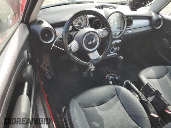 2010 MINI Hardtop с VIN WMWMF3C52ATZ65125, выставлен на аукционе Copart как лот 57271795 с пробегом Не указан миль и Чистый • Clean title. История ставок и продаж доступна на DreamBid. Изображение 8.