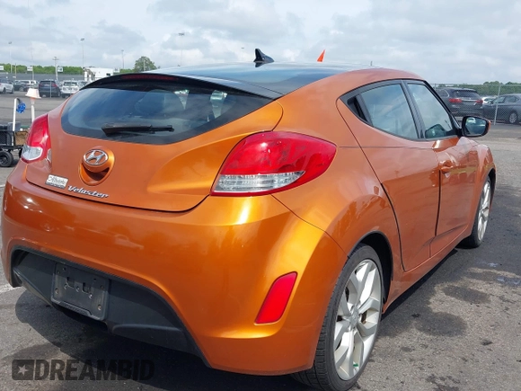 2013 Hyundai Veloster w/Black Int z VIN KMHTC6AD4DU169568, wystawiony jako IAAI lot #42483730 z przebiegiem 214 625 mil mil oraz . Historia ofert i sprzedaży dostępna na DreamBid. Obrazek 4.