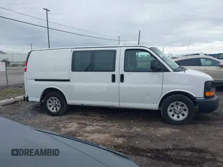 2013 Chevrolet Express Cargo z VIN 1GCSGAFX0D1171717, wystawiony jako IAAI lot #41996946 z przebiegiem 198 354 mil mil oraz . Historia ofert i sprzedaży dostępna na DreamBid. Obrazek 14.