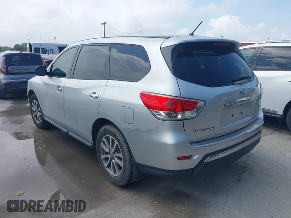 2014 Nissan Pathfinder Platinum with VIN 5N1AR2MN3EC715979, listed as a IAAI auction lot 42674730 with 131,156 mi miles and . Bid and sale history available at DreamBid. Image 3.