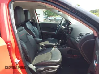 2018 Jeep Compass Trailhawk z VIN 3C4NJDDBXJT334496, wystawiony jako IAAI lot #42400835 z przebiegiem 188 896 mil mil oraz . Historia ofert i sprzedaży dostępna na DreamBid. Obrazek 5.