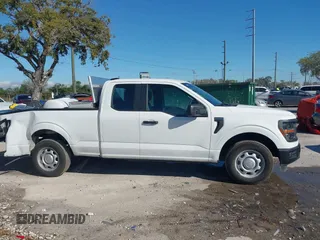 2024 Ford F-150 XL z VIN 1FTEX1KP7RKE49677, wystawiony jako IAAI lot #41592556 z przebiegiem 11 136 mil mil oraz . Historia ofert i sprzedaży dostępna na DreamBid. Obrazek 13.