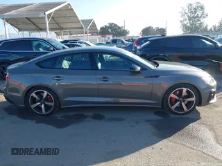 2024 Audi A5 Sportback S line Premium Plus z VIN WAUFACF52RA050804, wystawiony jako IAAI lot #41046774 z przebiegiem 6 493 mil mil oraz . Historia ofert i sprzedaży dostępna na DreamBid. Obrazek 13.