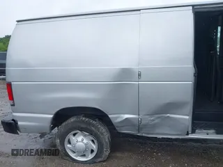 2008 Ford Econoline Cargo Commercial z VIN 1FTNE14W08DA28087, wystawiony jako IAAI lot #42365041 z przebiegiem 135 182 mil mil oraz . Historia ofert i sprzedaży dostępna na DreamBid. Obrazek 12.
