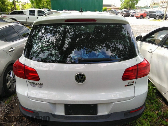 2016 Volkswagen Tiguan R-Line with VIN WVGBV7AX1GW003636, listed as a IAAI auction lot 42182478 with 137,437 mi miles and . Bid and sale history available at DreamBid. Image 13.