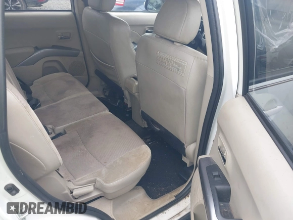 2012 Mitsubishi Outlander SE z VIN JA4AS3AW8CU016019, wystawiony jako IAAI lot #42394968 z przebiegiem 142 119 mil mil oraz . Historia ofert i sprzedaży dostępna na DreamBid. Obrazek 8.