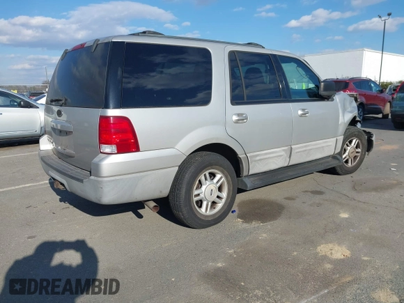 2003 Ford Expedition Special Service with VIN 1FMPU15L53LC50263, listed as a IAAI auction lot 41408415 with 124,891 mi miles. Bid and sale history available at carsss.com. Image 4.