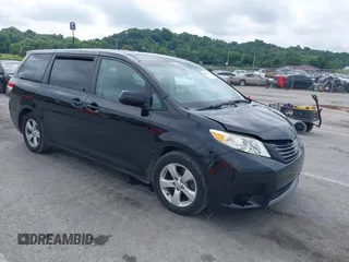 2014 Toyota Sienna LE AAS z VIN 5TDKK3DC6ES429219, wystawiony jako IAAI lot #42787740 z przebiegiem 171 629 mil mil oraz . Historia ofert i sprzedaży dostępna na DreamBid. Obrazek 1.