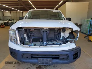 2017 Nissan Titan SV z VIN 1N6AA1EJ5HN556261, wystawiony jako Copart lot #55049185 z przebiegiem 107 396 mil mil oraz Szkoda całkowita • Salvage title. Historia ofert i sprzedaży dostępna na DreamBid. Obrazek 5.