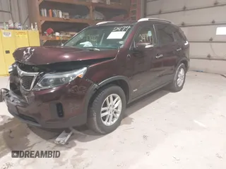 2015 Kia Sorento LX with VIN 5XYKTCA67FG567068, listed as a IAAI auction lot 41942477 with 155,091 mi miles. Bid and sale history available at carsss.com. Image 2.