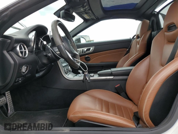 2017 Mercedes-Benz SLC 43 AMG z VIN WDDPK6GA6HF137047, wystawiony jako Copart lot #56179645 z przebiegiem 17 049 mil mil oraz Szkoda całkowita • Salvage title. Historia ofert i sprzedaży dostępna na DreamBid. Obrazek 7.