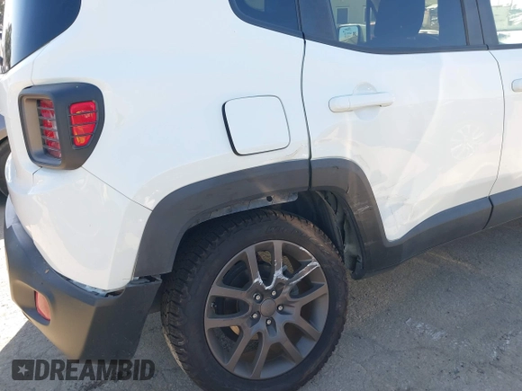 2016 Jeep Renegade Latitude with VIN ZACCJBBT6GPC98149, listed as a IAAI auction lot 42000433 with 62,733 mi miles. Bid and sale history available at carsss.com. Image 6.