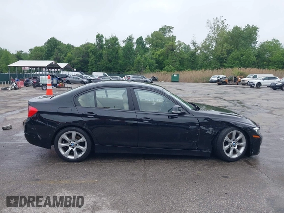 2015 BMW 3 Series 328i xDrive z VIN WBA3B5G55FNS18143, wystawiony jako IAAI lot #42185489 z przebiegiem 109 663 mil mil oraz . Historia ofert i sprzedaży dostępna na DreamBid. Obrazek 13.