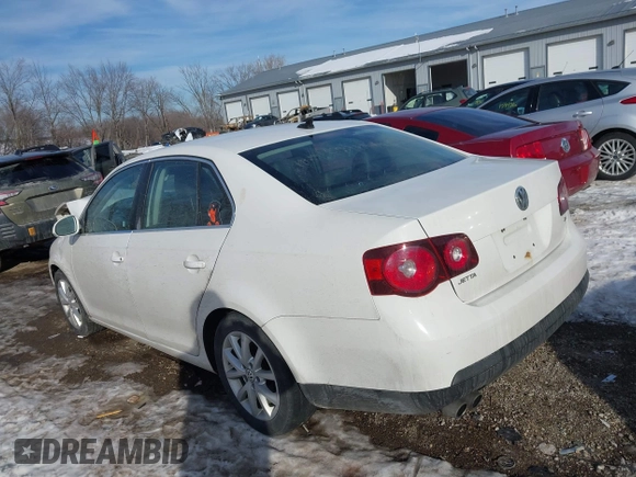 2010 Volkswagen Jetta SE с VIN 3VWRX7AJ4AM030312, выставлен на аукционе IAAI как лот 41304990 с пробегом 204 910 миль миль и . История ставок и продаж доступна на DreamBid. Изображение 3.