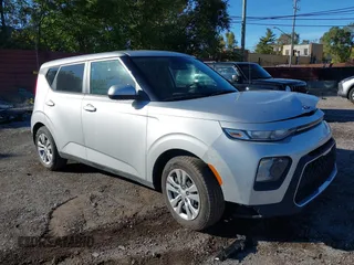 2020 Kia Soul LX with VIN KNDJ23AU3L7728442, listed as a IAAI auction lot 40602922 with 65,034 mi miles. Bid and sale history available at carsss.com. Image 1.