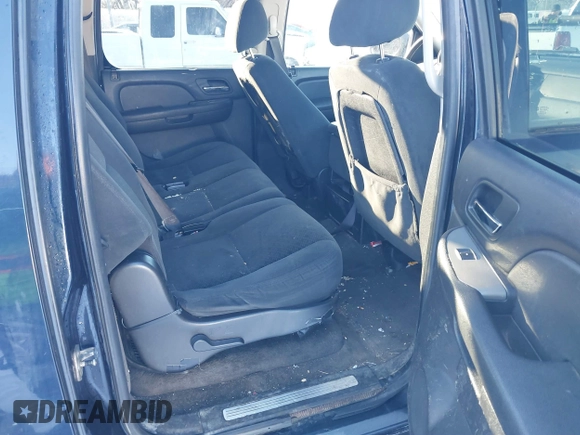 2008 Chevrolet Suburban Commercial with VIN 1GNFK16318J207263, listed as a IAAI auction lot 41246619 with 247,454 mi miles. Bid and sale history available at carsss.com. Image 8.