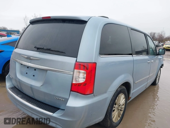 2013 Chrysler Town & Country Limited with VIN 2C4RC1GG0DR566307, listed as a IAAI auction lot 41941616 with 192,378 mi miles. Bid and sale history available at carsss.com. Image 4.