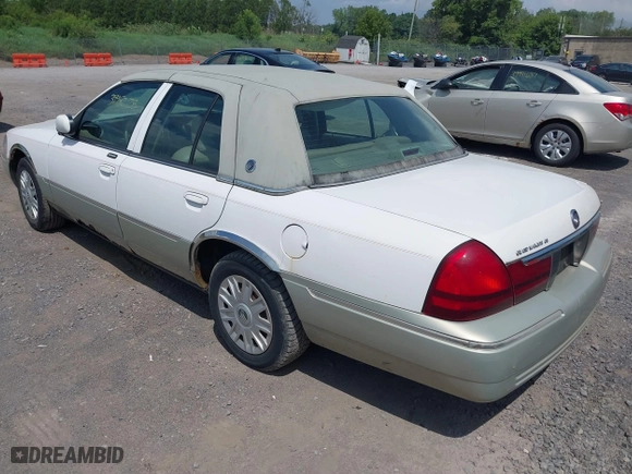 2004 Mercury Grand Marquis GS with VIN 2MEFM74W44X673224, listed as a IAAI auction lot 40670734 with 83,219 mi miles. Bid and sale history available at carsss.com. Image 3.