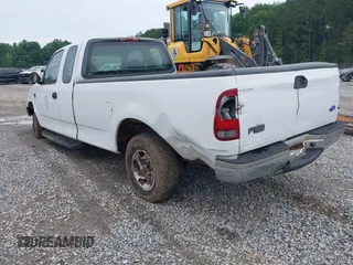 2001 Ford F-150 XL z VIN 1FTRX17L11NB54097, wystawiony jako IAAI lot #42353176 z przebiegiem 258 729 mil mil oraz . Historia ofert i sprzedaży dostępna na DreamBid. Obrazek 3.