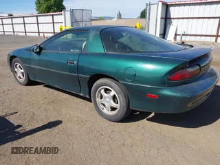 1995 Chevrolet Camaro z VIN 2G1FP22S7S2114586, wystawiony jako IAAI lot #42250390 z przebiegiem 172 124 mil mil oraz . Historia ofert i sprzedaży dostępna na DreamBid. Obrazek 3.