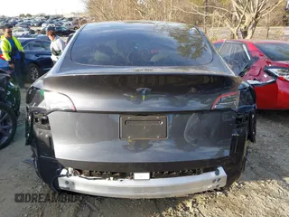 2024 Tesla Model Y с VIN 7SAYGDED7RF011175, выставлен на аукционе IAAI как лот 41366276 с пробегом 9 317 миль миль и . История ставок и продаж доступна на DreamBid. Изображение 16.