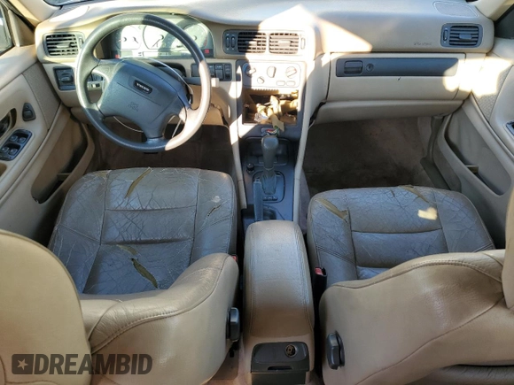 1998 Volvo S70 z VIN YV1LS5538W1465730, wystawiony jako Copart lot #84165414 z przebiegiem 182 073 mil mil oraz Szkoda całkowita • Salvage title. Historia ofert i sprzedaży dostępna na DreamBid. Obrazek 8.