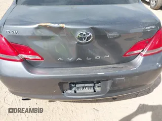 2005 Toyota Avalon XL z VIN 4T1BK36B55U002769, wystawiony jako IAAI lot #42059186 z przebiegiem 181 197 mil mil oraz . Historia ofert i sprzedaży dostępna na DreamBid. Obrazek 6.