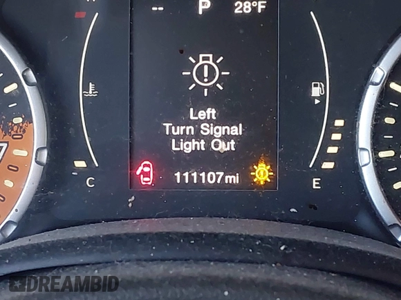 2015 Jeep Renegade Latitude with VIN ZACCJABT6FPB23098, listed as a IAAI auction lot 41538866 with 111,107 mi miles. Bid and sale history available at carsss.com. Image 15.